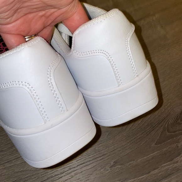 NWT MENS white shoes - Picture 2 of 4
